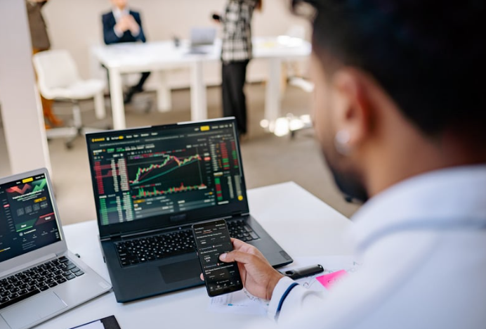 diversification-protects-investors-from-market-volatility-and-portfolio-risk